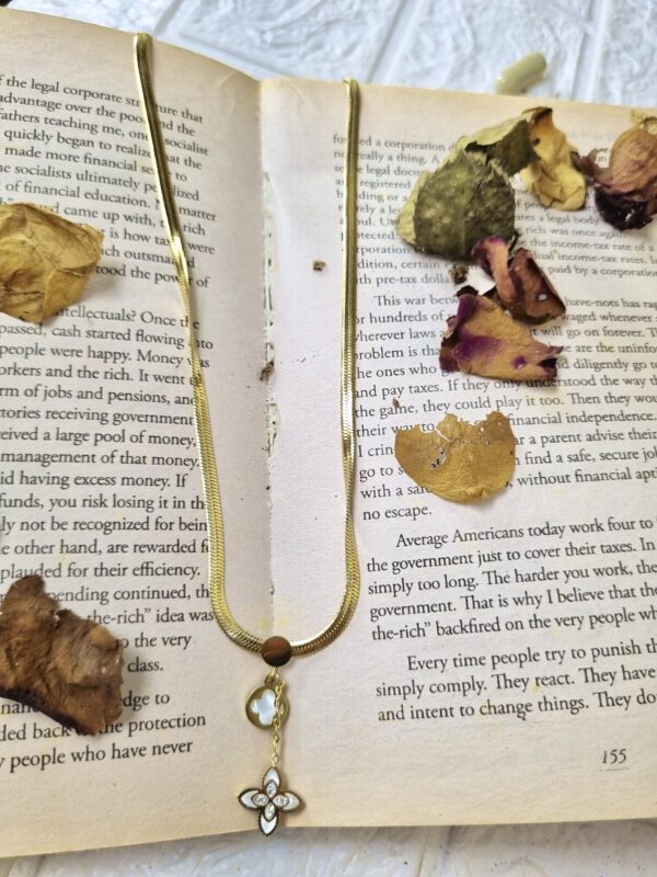 Gold Chain Necklace with Floral Pendant - Antitarnish Gold Chain Necklace with Floral Pendant - Antitarnish