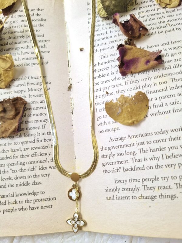 Gold Chain Necklace with Floral Pendant - Antitarnish Gold Chain Necklace with Floral Pendant - Antitarnish