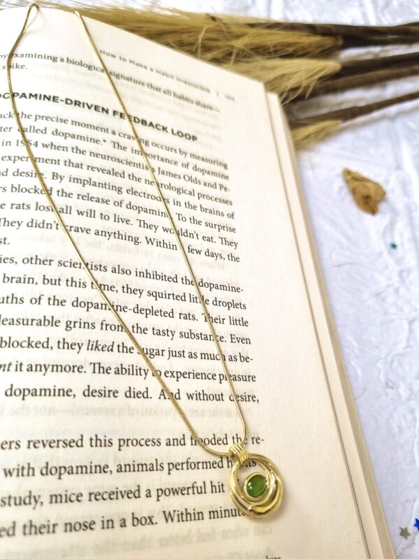Green Stone Pendant Necklace - Antitarnish Green Stone Pendant Necklace - Antitarnish