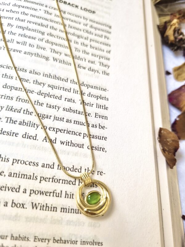 Green Stone Pendant Necklace - Antitarnish Green Stone Pendant Necklace - Antitarnish
