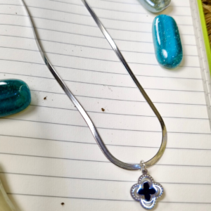 Silver Chain Necklace with Black Floral Pendant – Antitarnish