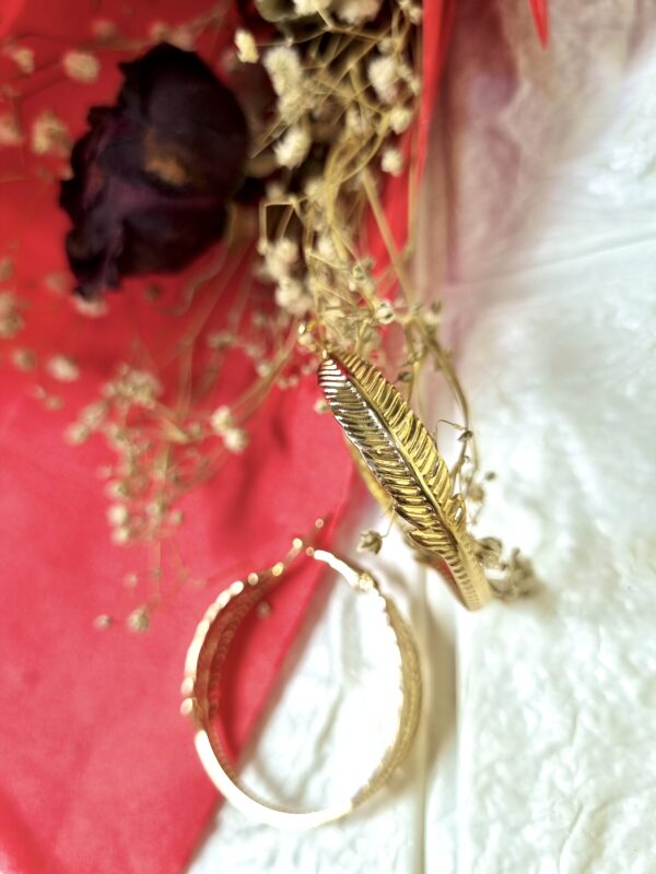 Gold Feather Hoop Earrings - Antitarnish Gold Feather Hoop Earrings - Antitarnish