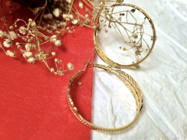 Gold Feather Hoop Earrings - Antitarnish Gold Feather Hoop Earrings - Antitarnish