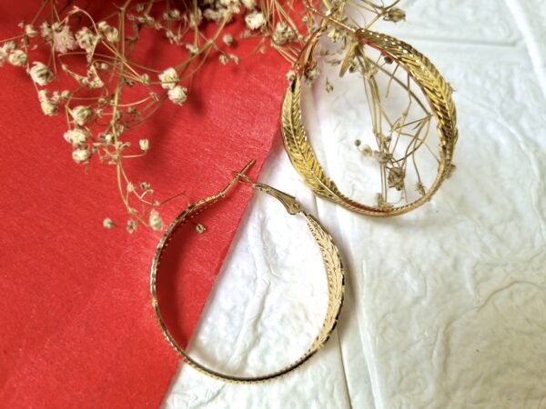 Gold Feather Hoop Earrings - Antitarnish Gold Feather Hoop Earrings - Antitarnish