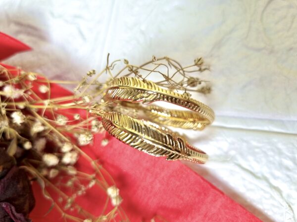 Gold Feather Hoop Earrings - Antitarnish Gold Feather Hoop Earrings - Antitarnish