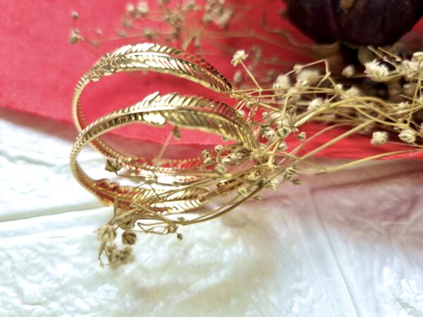 Gold Feather Hoop Earrings - Antitarnish Gold Feather Hoop Earrings - Antitarnish