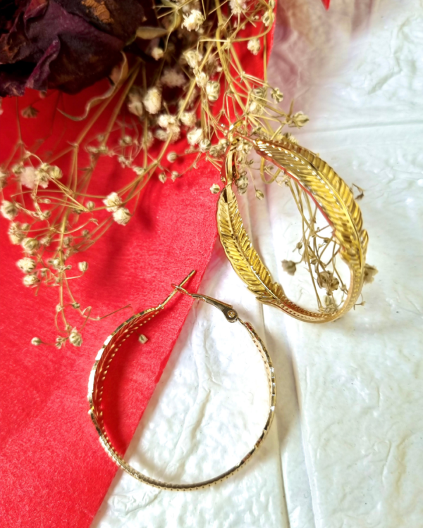 Gold Feather Hoop Earrings - Antitarnish Gold Feather Hoop Earrings - Antitarnish